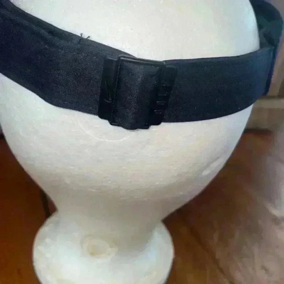Nike  Black Lightweight Dry Fit Visor Golf Hat - Picture 6 of 8